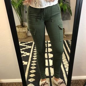 American Eagle green skinny cargo pants